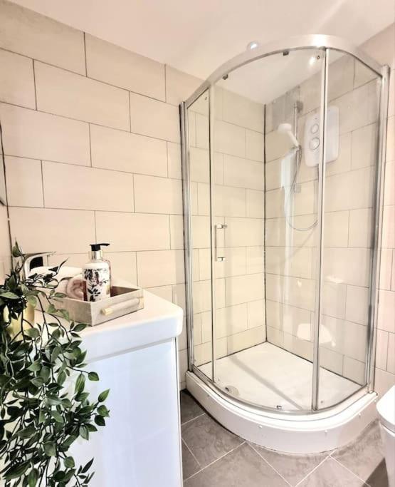 The Stray Adjacent, Interior-Designed 2-Bed Apartment- Luxury Harrogate Eksteriør bilde