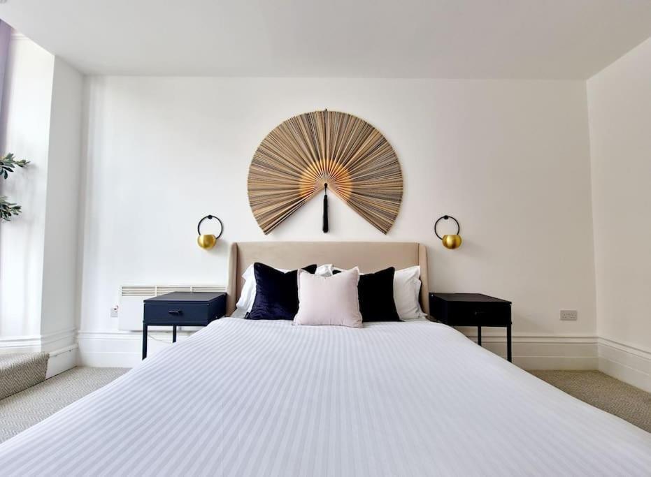 The Stray Adjacent, Interior-Designed 2-Bed Apartment- Luxury Harrogate Eksteriør bilde