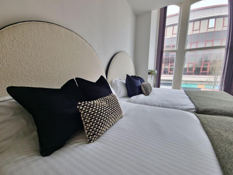 The Stray Adjacent, Interior-Designed 2-Bed Apartment- Luxury Harrogate Eksteriør bilde