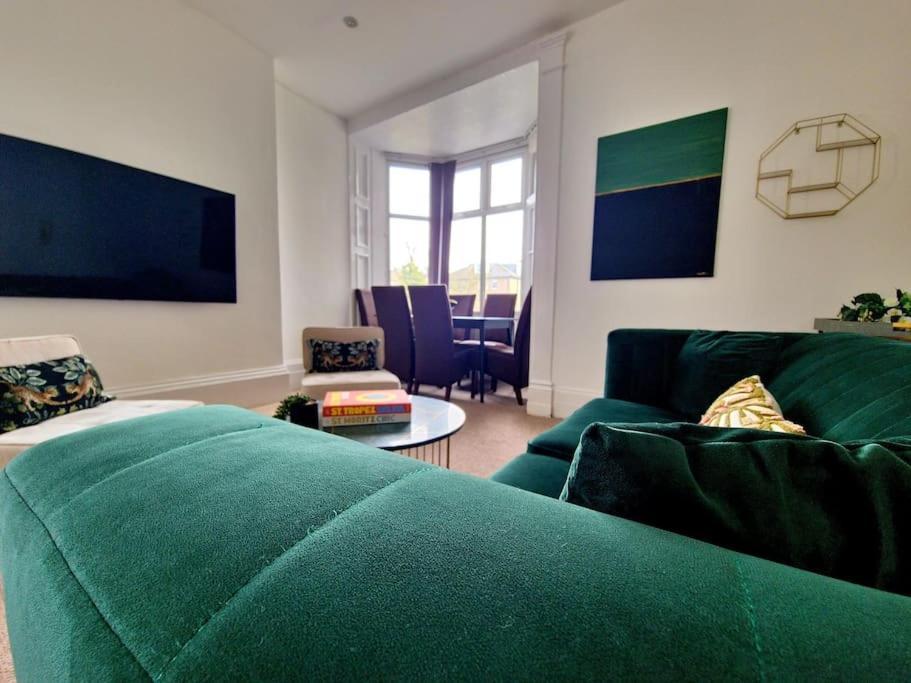 The Stray Adjacent, Interior-Designed 2-Bed Apartment- Luxury Harrogate Eksteriør bilde